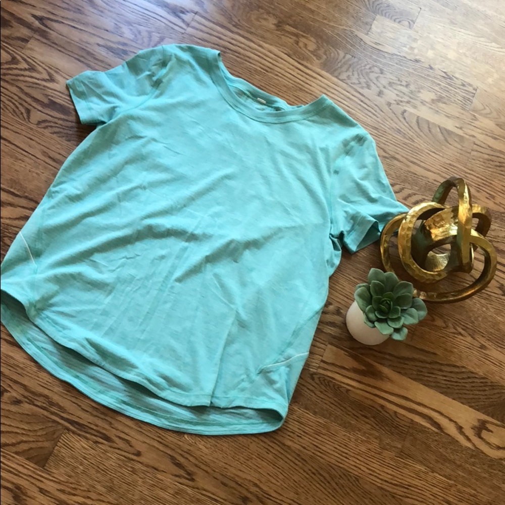 Lululemon t-shirt